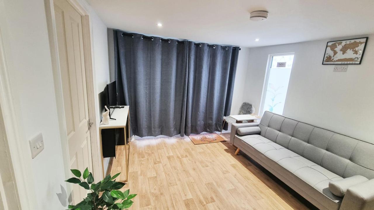 T-I-G-H The Coziest Place Wifi & Netflix Near Roundhay Villa Leeds  Luaran gambar